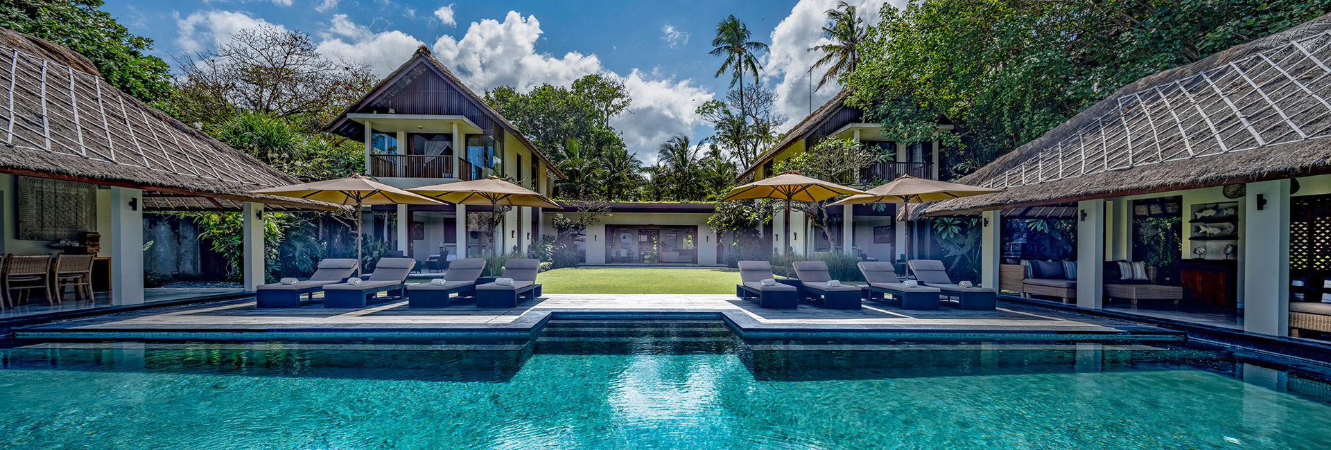 Seseh Beach Villa I - villa facade and pool
